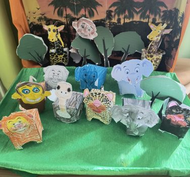 Toți pentru o junglă veselă!