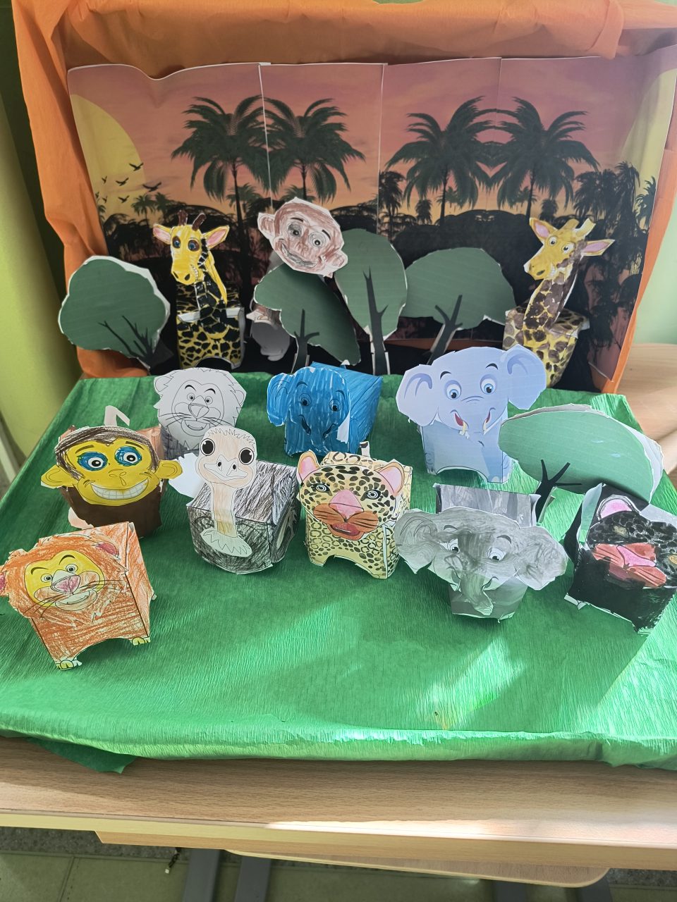 Toți pentru o junglă veselă!