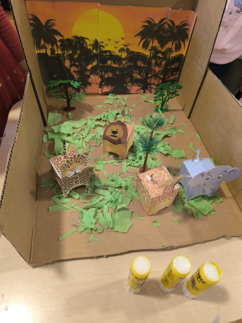 Lipiciul care da sclipici animalelor din jungla