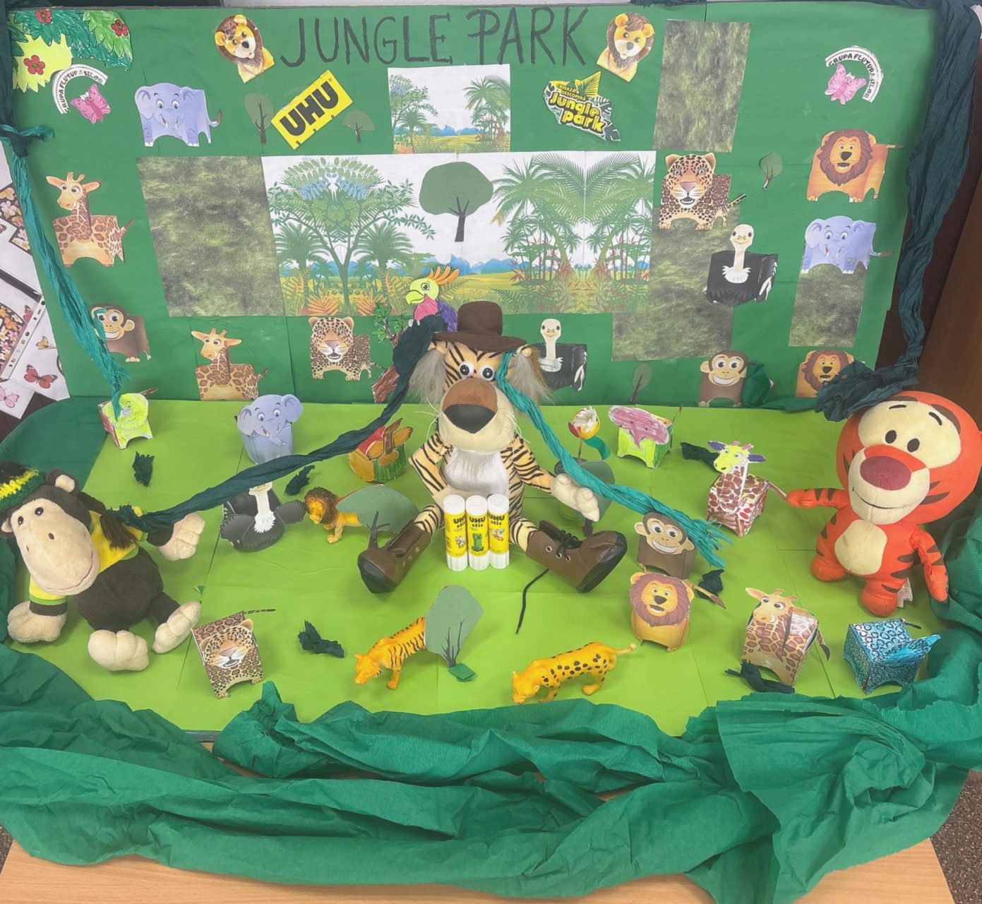 ,,UHU FLUTURAȘII”