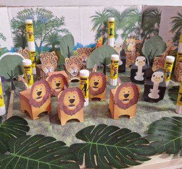 UHU Jungle Park și Ștrumfii