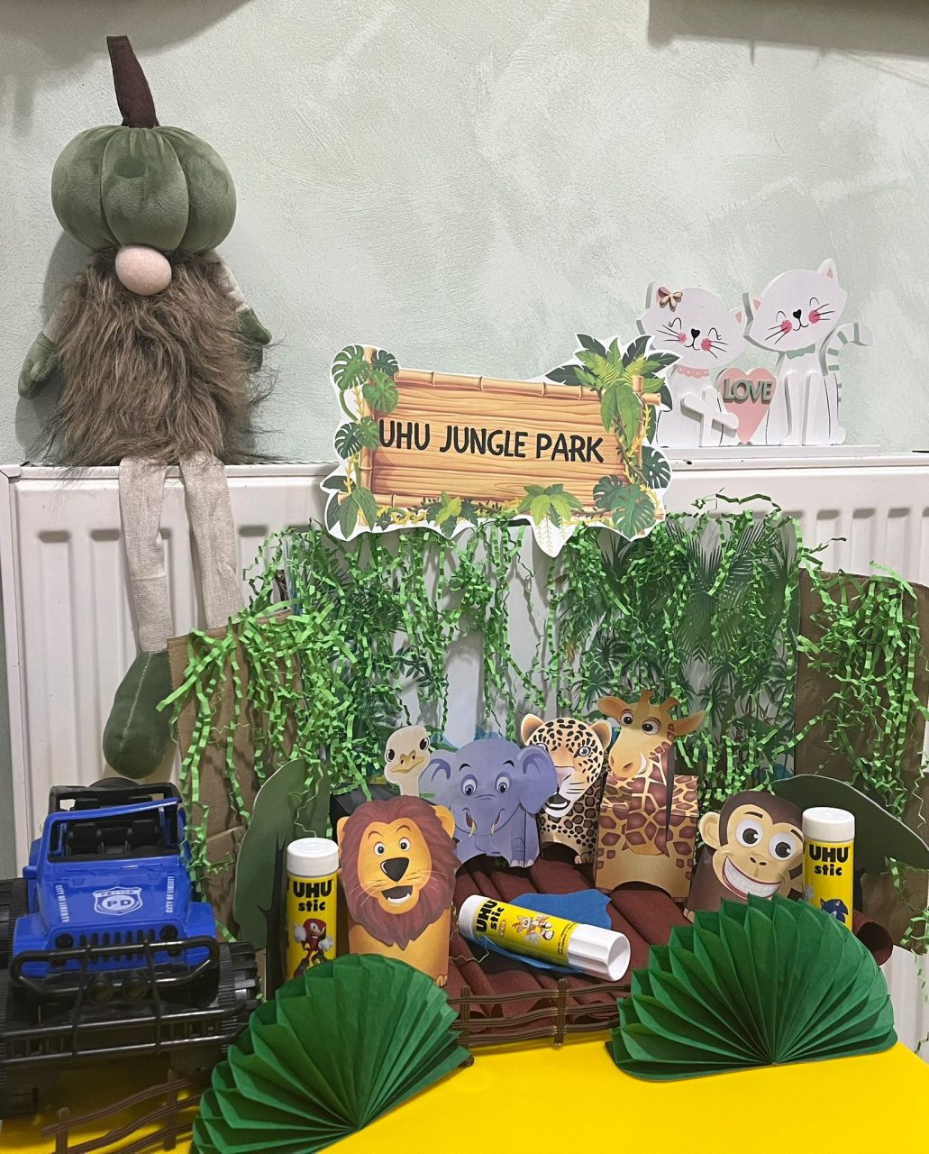 Aventura „Pisicuțelor Curioase” în Lumea Animalelor