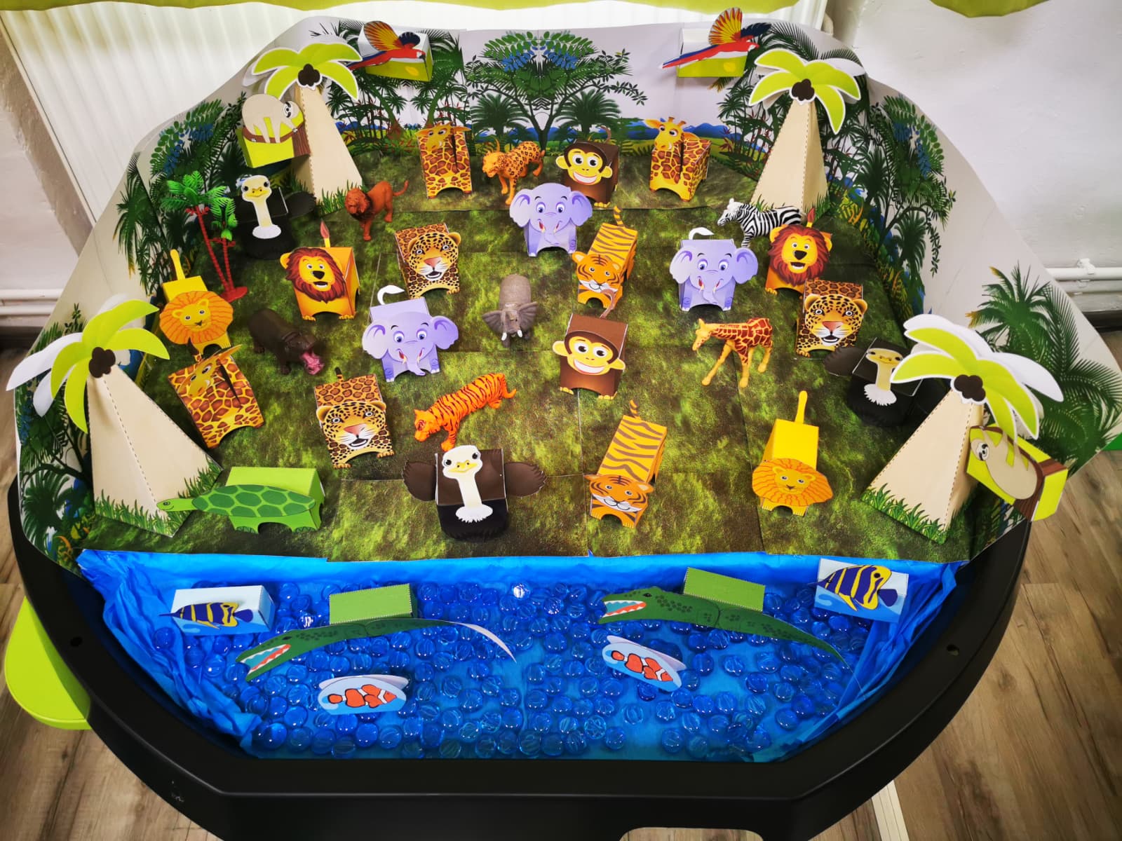 AVENTURĂ ÎN INIMA JUNGLEI