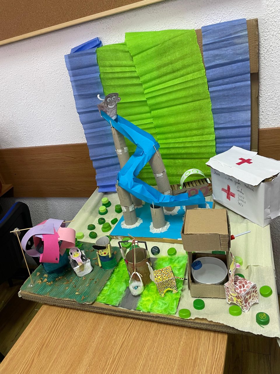 Aventura Prietenilor lui R (reducere,reutilizare, recuclare) prin UHU Jungle Park