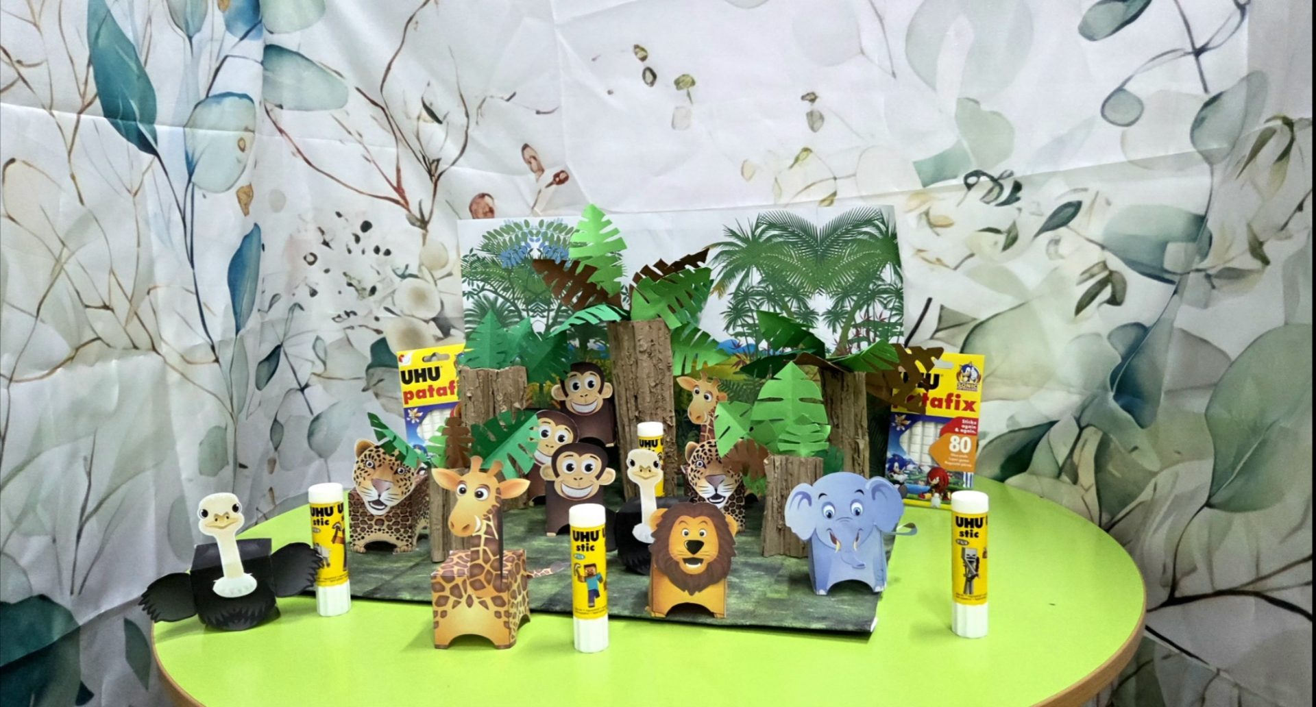 UHU JUNGLE PARK și Grupa Peștișorii cântăreți