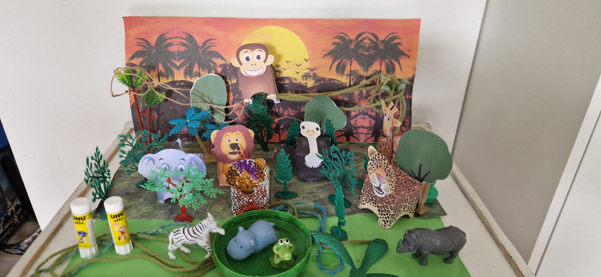 “JUNGLA LIPICIOASA”