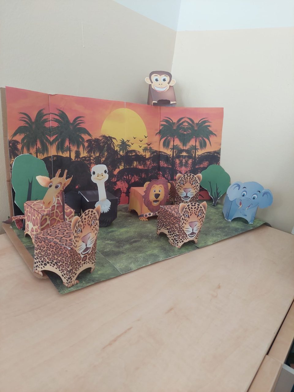 Noi și prietenii UHU