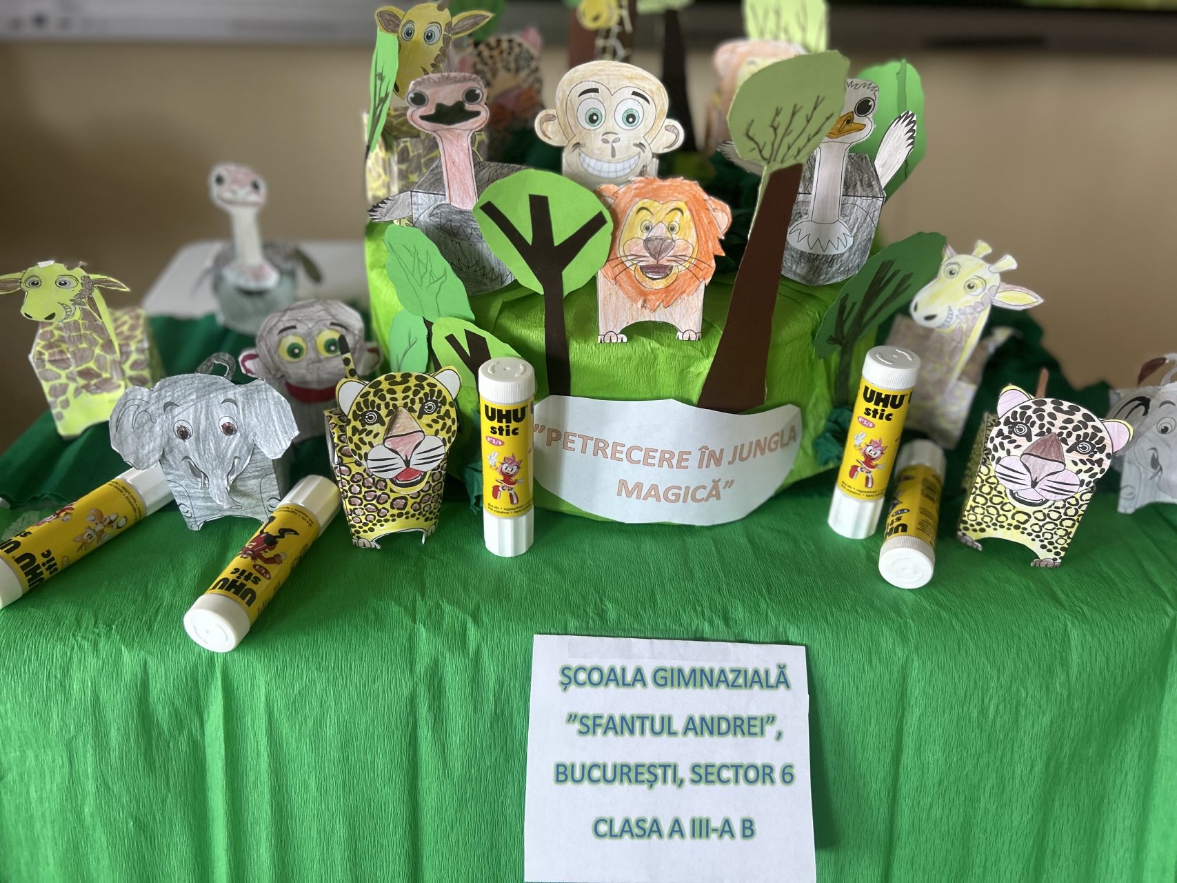 Petrecere în jungla magică