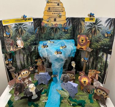 Albinuțele în misiune: Prin junglă zumzăim cu spor, ducând prietenia-n zbor!