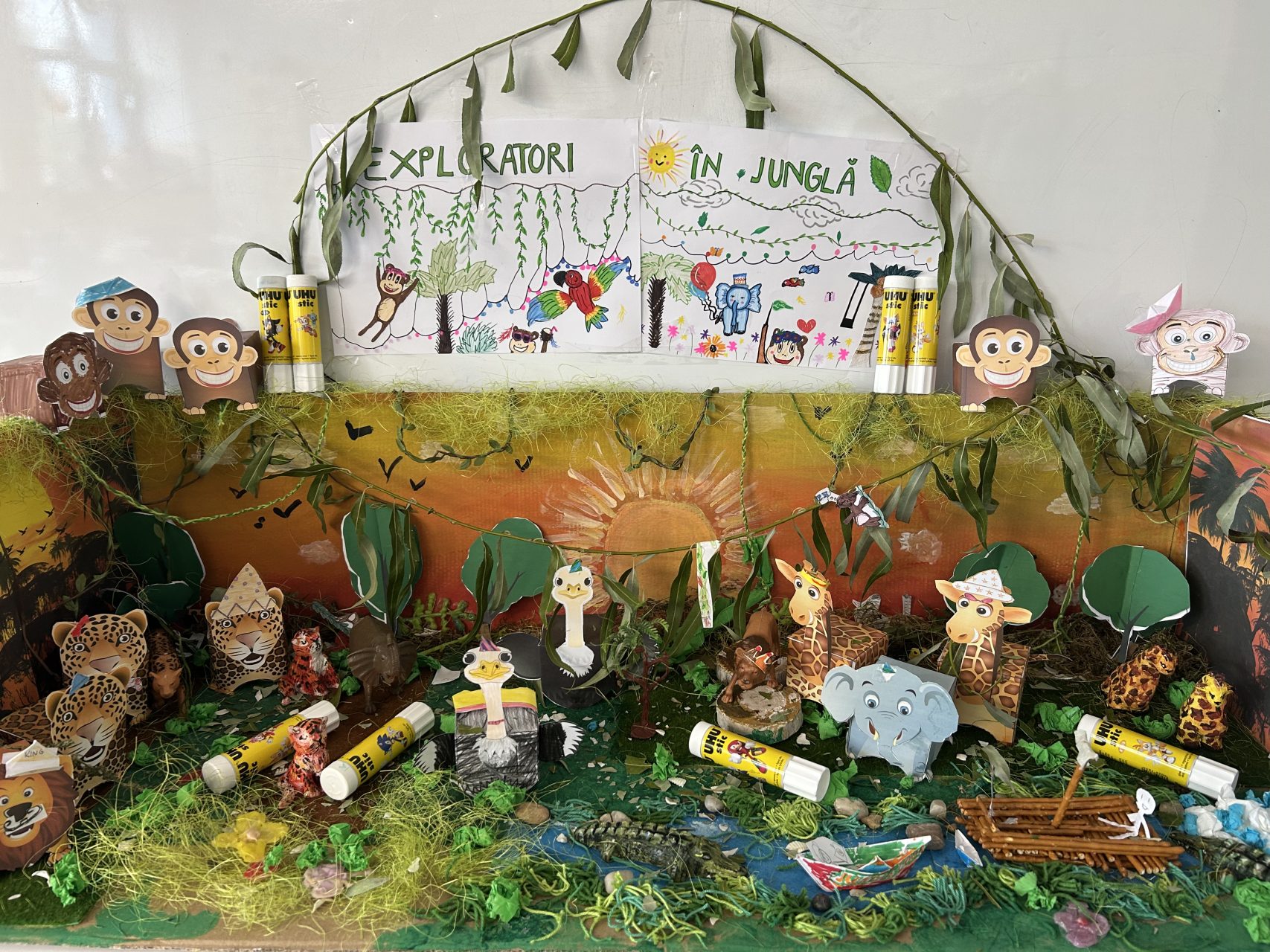 Exploratori în junglă