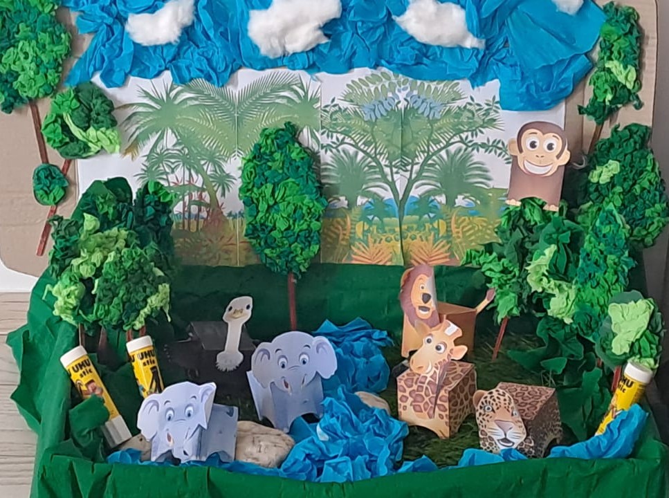 Cu UHU lipim și descoperim!