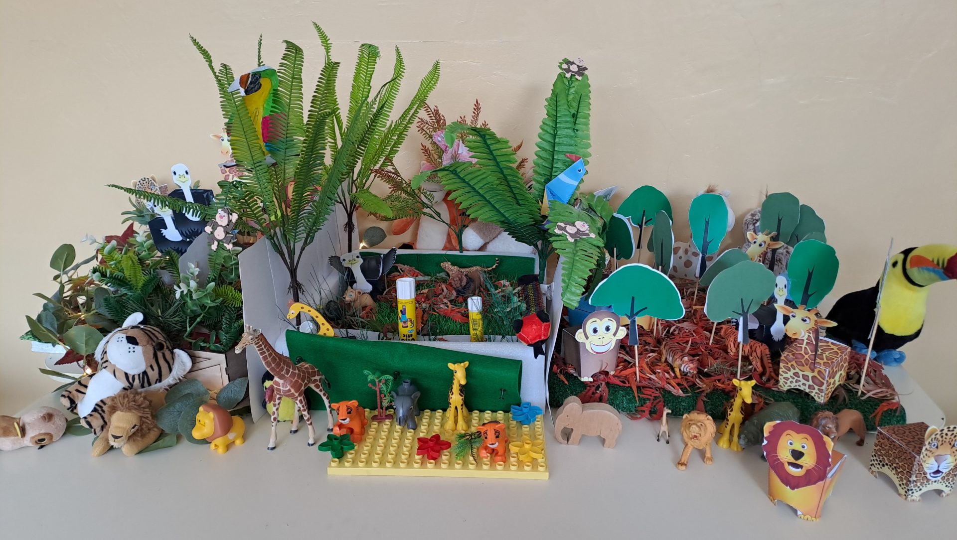 “Jungla, un mediu de viaţă misterios'”