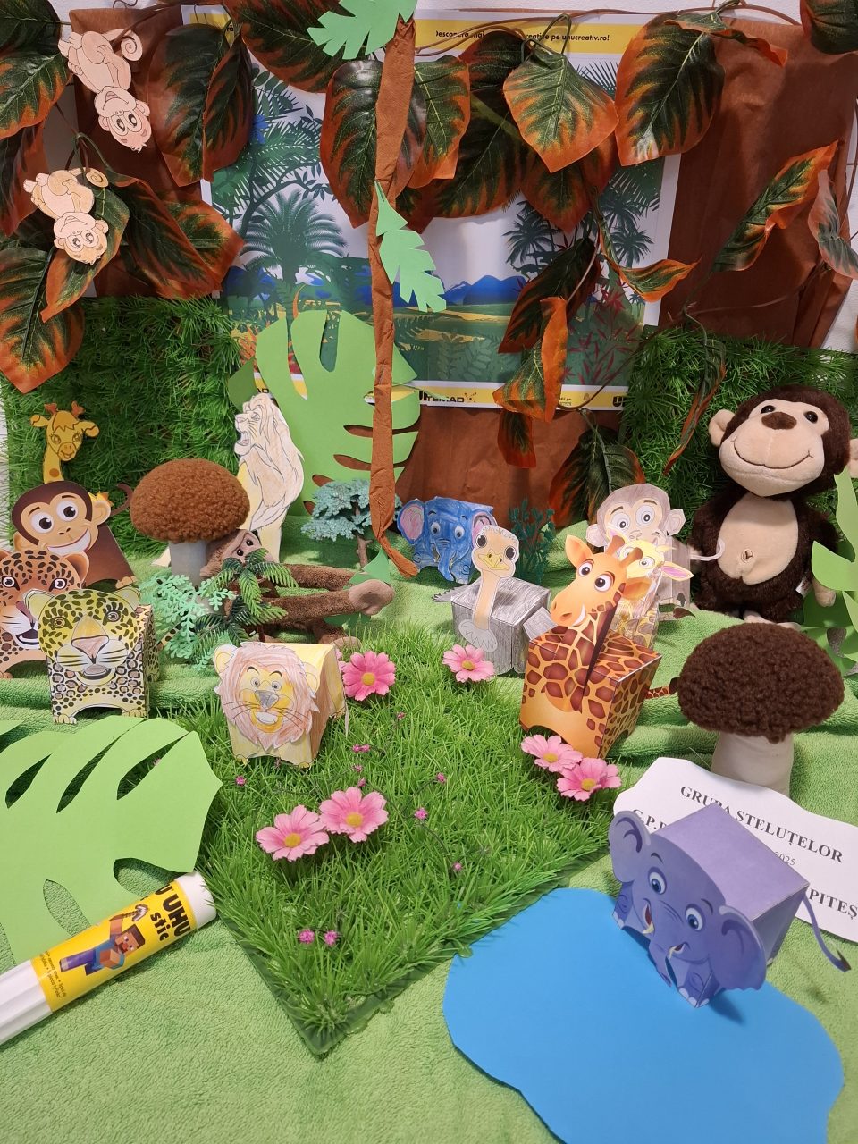 JUNGLA NOASTRĂ CU UHU