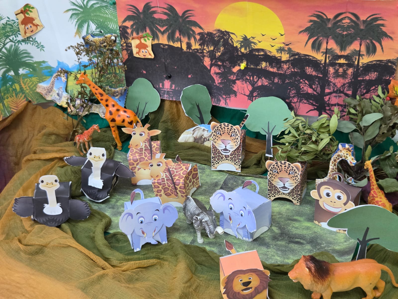 VIZITA „bUBURUZELOR” ÎN JUNGLA UHU