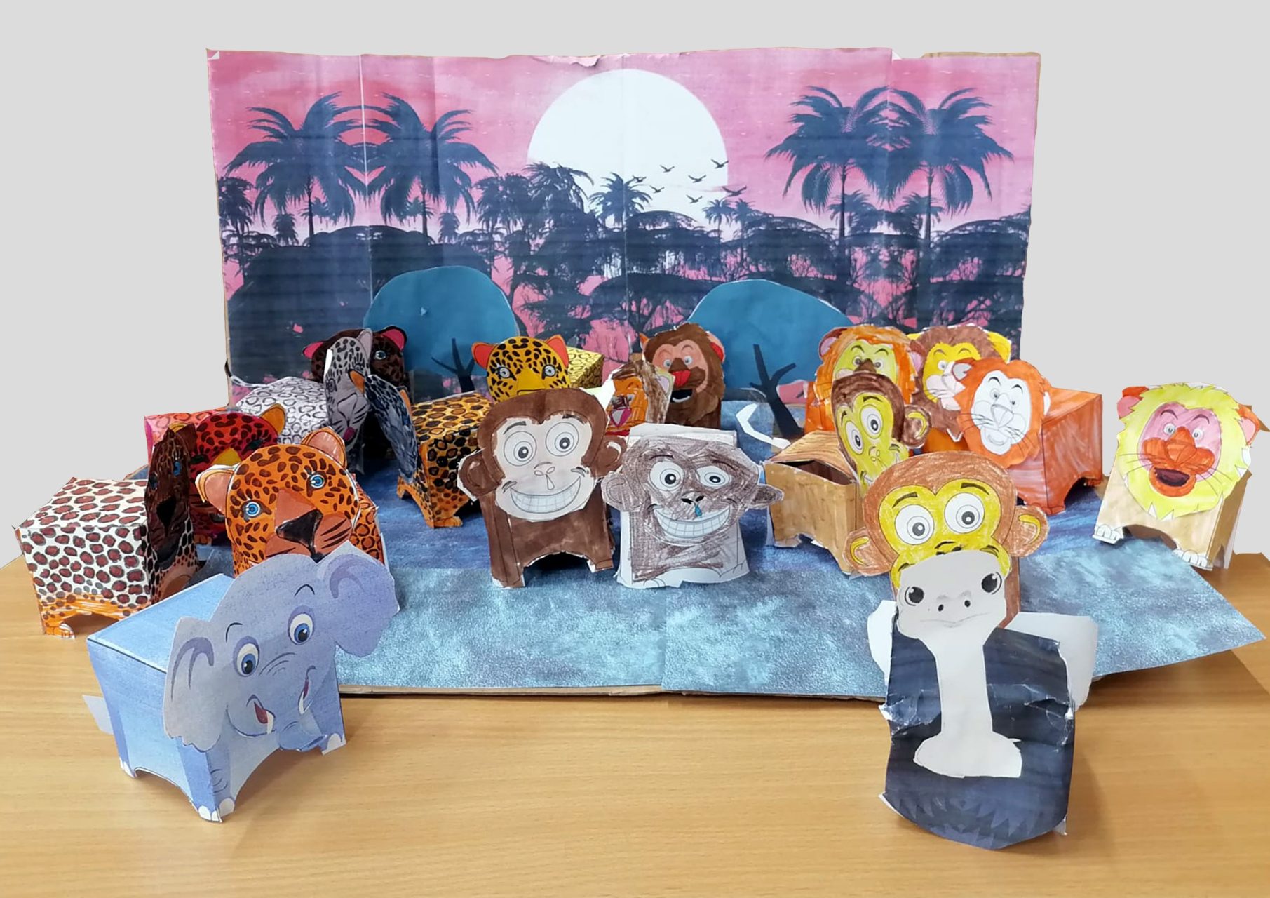 JUNGLA MICILOR EXPLORATORI