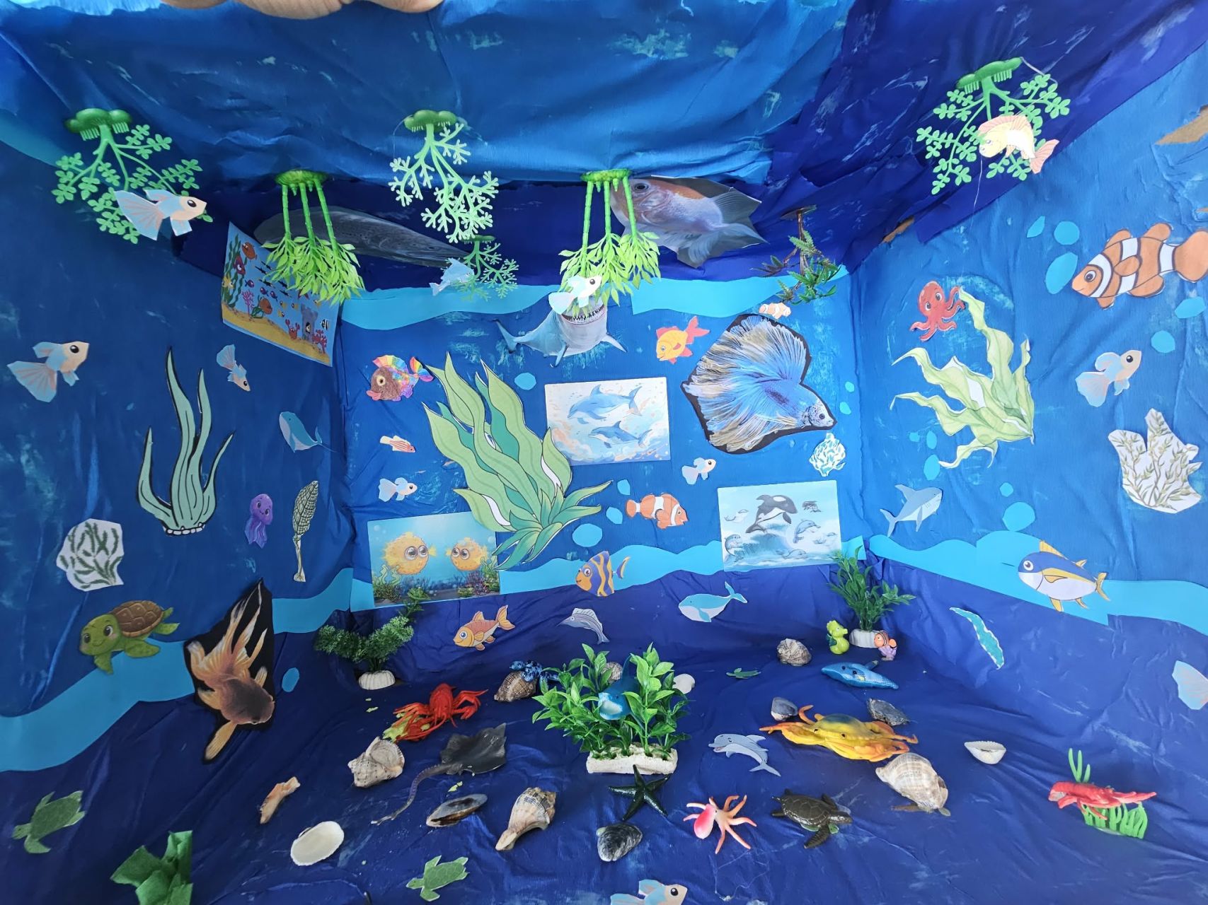 UHU Ocean Worls