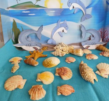 LUMEA URIAȘĂ A APELOR