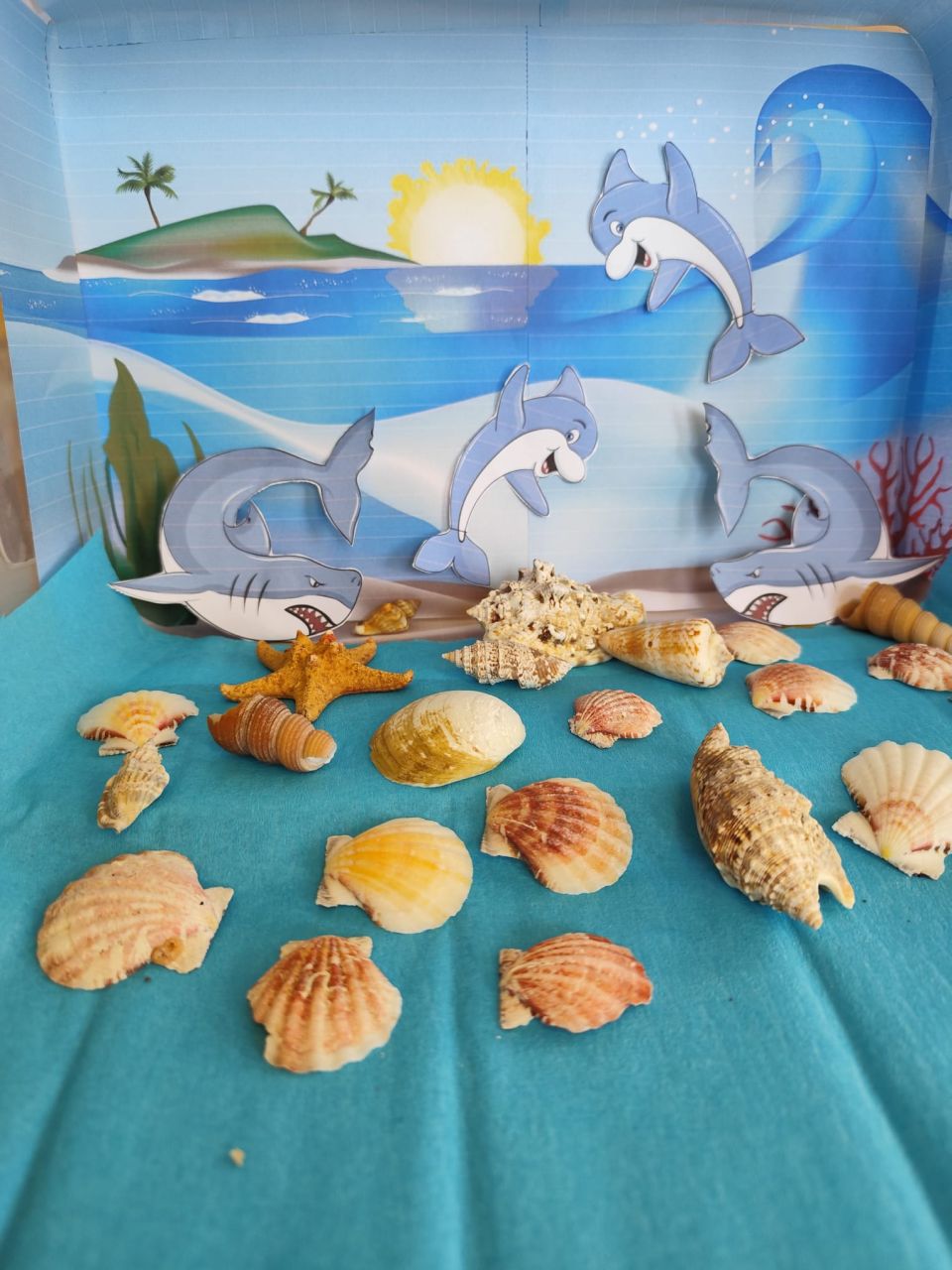 LUMEA URIAȘĂ A APELOR