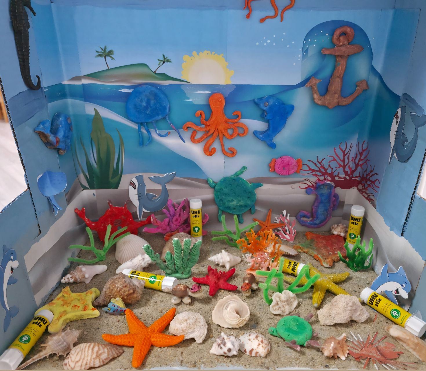 LUMEA FERMECATĂ A OCEANULUI